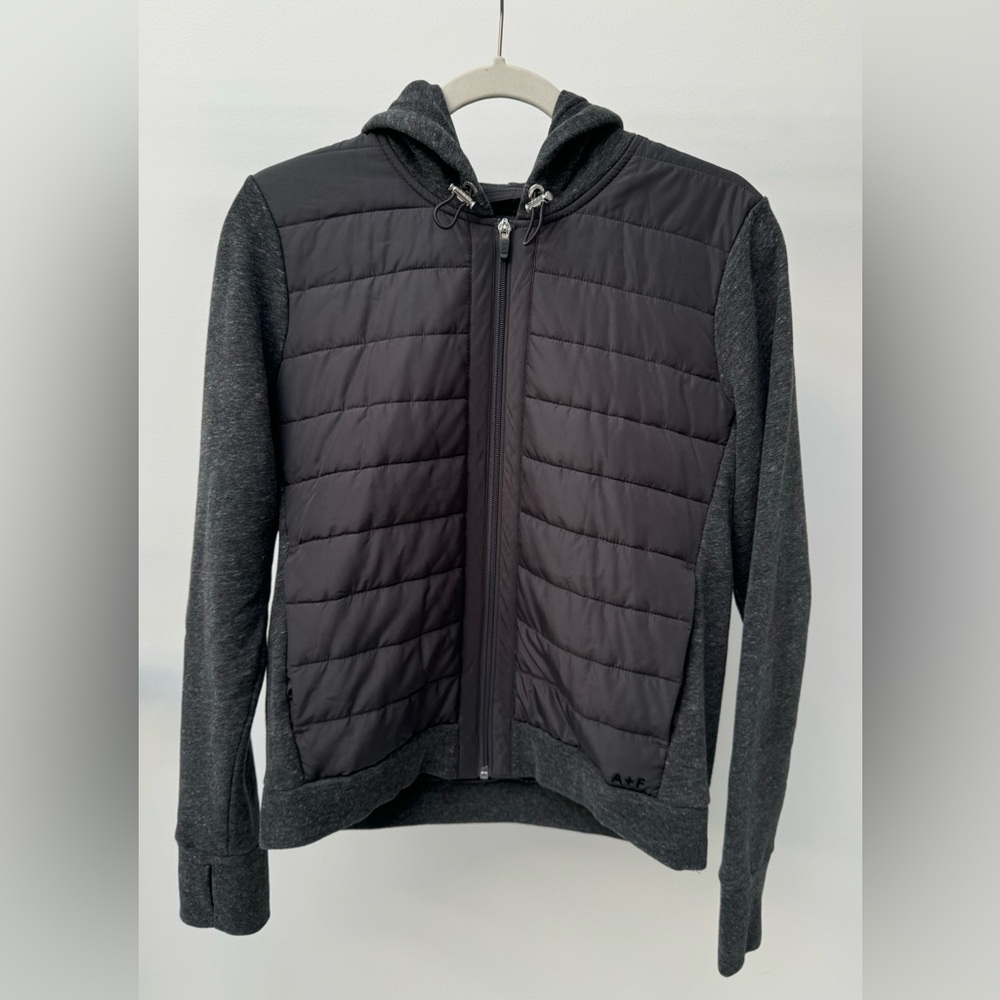 Abercrombie & Fitch Lightweight Padded Jacket with Soft Sleeves in Gray, Size M